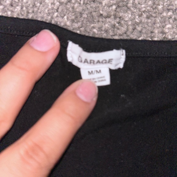 Garage v neck - Picture 2 of 2